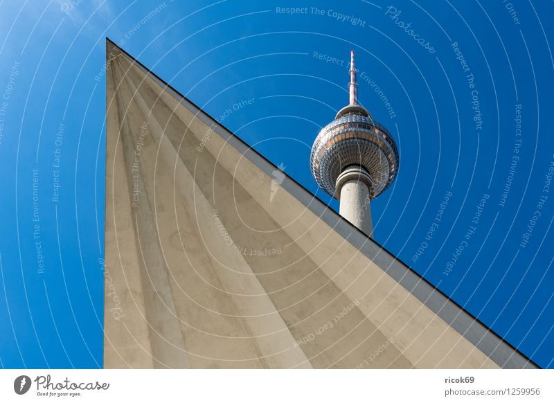 Fernsehturm Ferien & Urlaub & Reisen Tourismus Wolken Hauptstadt Stadtzentrum Bauwerk Architektur Sehenswürdigkeit Wahrzeichen blau Berliner Fernsehturm
