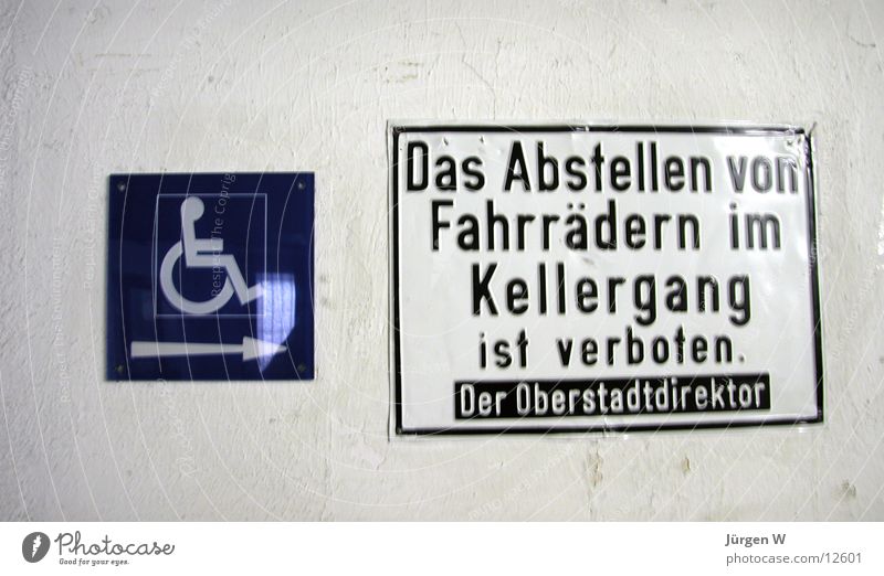 verboten Verbote Fahrrad Rollstuhl Symbole & Metaphern Typographie Schilder & Markierungen Hinweisschild parken forbade bicycle sign wheelchair