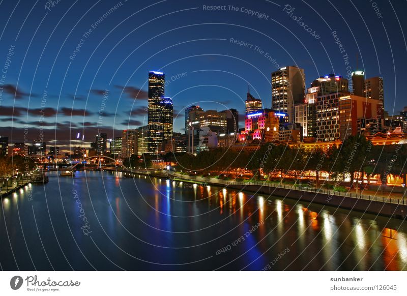 Melbourne Night Australien Nachtaufnahme Romantik Abenddämmerung Stadt Skyline Paradies Fluss Flussufer Stadtlicht Wasserspiegelung Hochhaus Nachthimmel