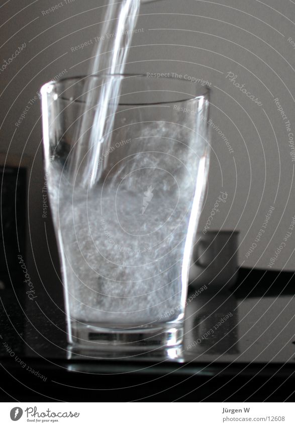 Durst nass Getränk Wasser Glas füllen thirst water glass wet beverage cast in