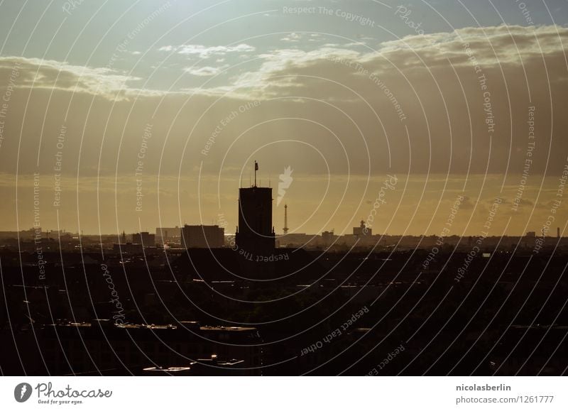 Berlin, du bist viel zu flach geraten Tourismus Sightseeing Sommer Häusliches Leben Traumhaus Telekommunikation Himmel Sonne Sonnenaufgang Sonnenuntergang