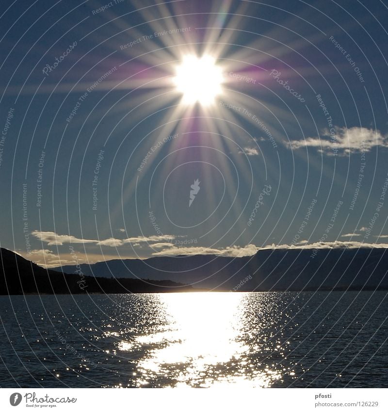!Buenos dias! Sonnenaufgang Sonnenstrahlen Gegenlicht Licht Morgen Wolken Wellen Sommer ruhig Wildnis See Meer Küste Wasserfahrzeug Fähre Argentinien