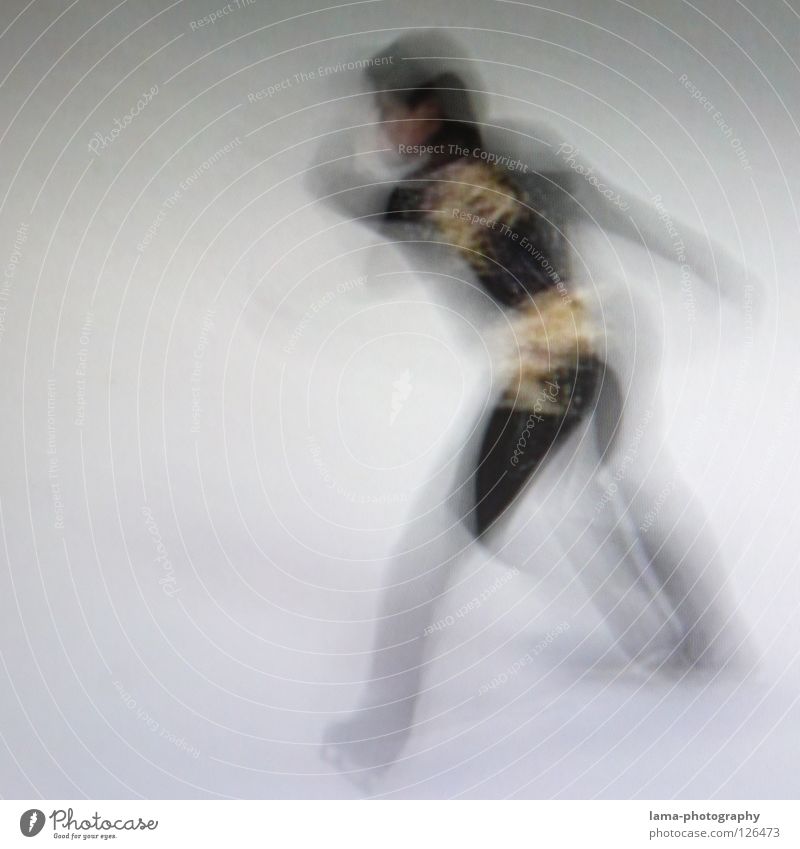 Get going [PIXELS IN MOTION] Geschwindigkeit Unschärfe Belichtung Bewegung drehen elegant Eiskunstlauf Schlittschuhe Drehung weiß schwarz abstrakt Fototechnik