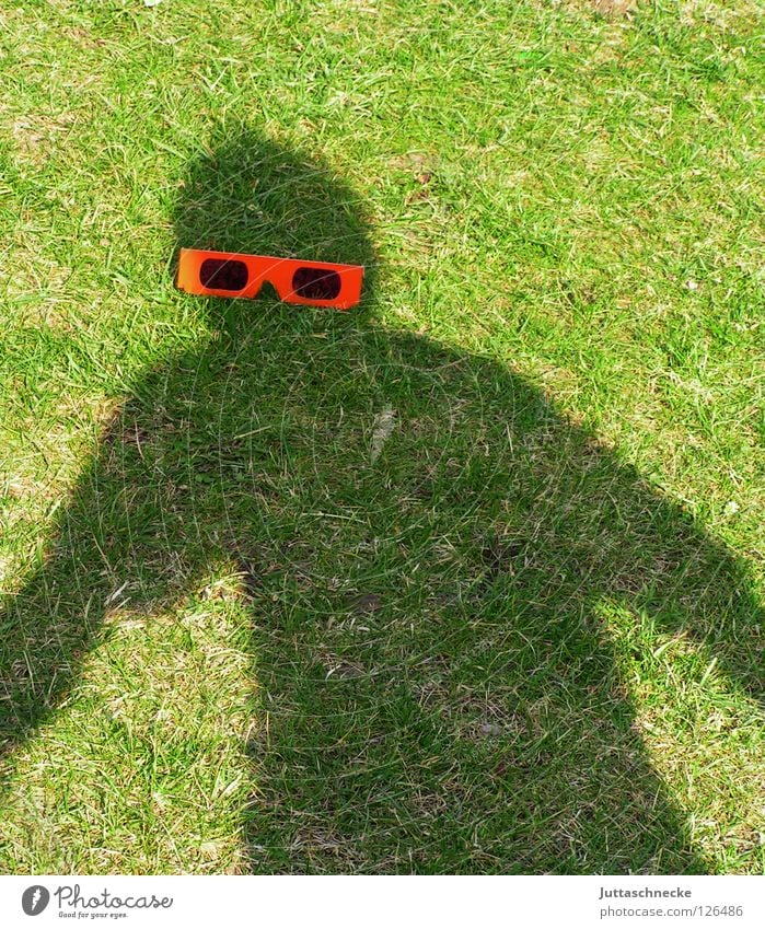 Mr. Bojangles Schatten Brille Silhouette rot Sonnenbrille Gras grün Freude Mensch Garten der schwarze Mann Juttaschnecke Witz