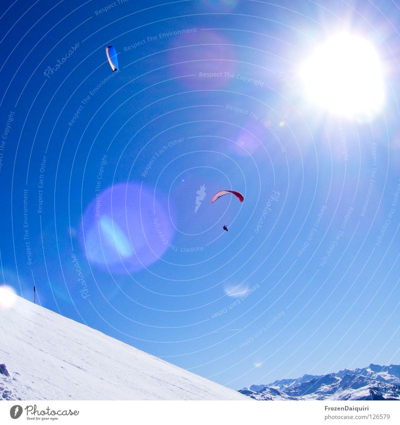 paraglider 4 Fallschirm Flugsportarten Reflexion & Spiegelung Gleitschirmfliegen rot Sonnenstrahlen Strahlung Bundesland Tirol weiß Westendorf Winter Österreich