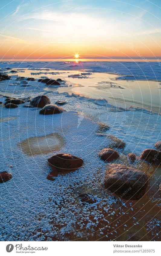 Sonnenuntergang im gefrorenen Meer mit Reif und Steinen schön Erholung Ferien & Urlaub & Reisen Strand Winter Schnee Natur Landschaft Sand Himmel Horizont