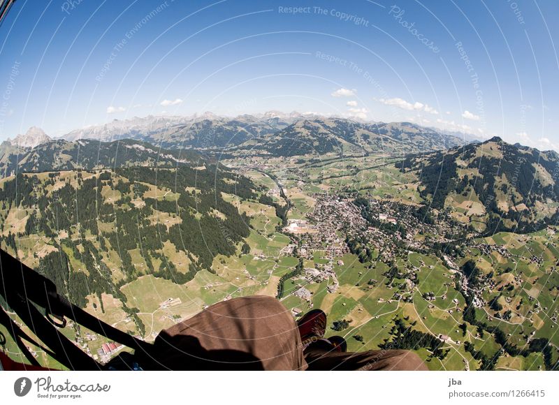 Gstaad zu Füssen Lifestyle Wohlgefühl Zufriedenheit Erholung ruhig Ausflug Freiheit Sommer Berge u. Gebirge Sport Gleitschirmfliegen Sportstätten Landschaft
