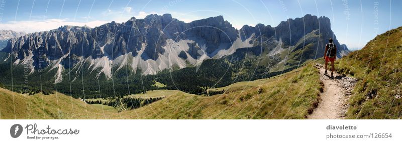 Der Berg ruft Südtirol Bergkette wandern Dolomiten Rucksack Panorama (Aussicht) Sommer Wanderschuhe Bundesland Tirol Fußweg Wiese Gras Italien Berge u. Gebirge