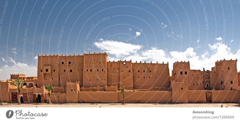 Kasbah in Ouarzazate Marokko Afrika Stadt Haus Burg oder Schloss Ruine Platz Turm Bauwerk Gebäude Architektur Mauer Wand Fassade Sehenswürdigkeit Backstein alt