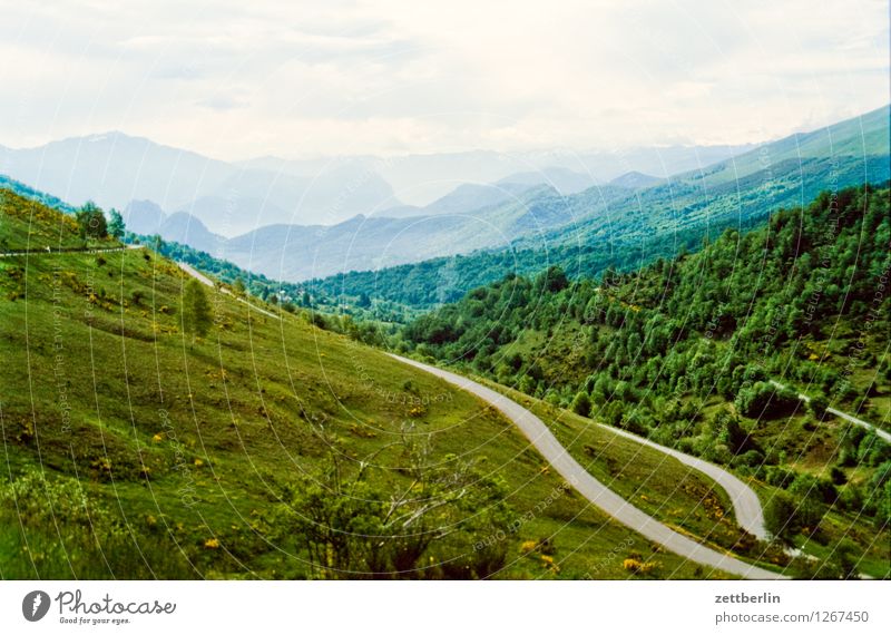 Frankreich (8) Europa Ferien & Urlaub & Reisen Reisefotografie Tourismus Landschaft Berge u. Gebirge Tal Serpentinen Wege & Pfade Fußweg Straße Pass wandern