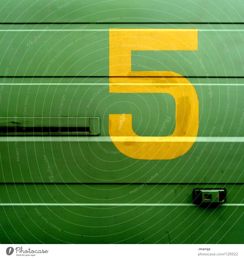 5 More Days Strukturen & Formen Oberfläche Blech Ziffern & Zahlen Typographie Schriftzeichen grell knallig grün gelb Linie Metall Kontrast leuchtende Farben