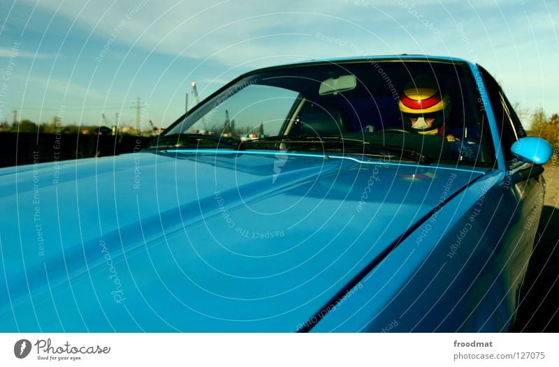 Vollgas weiter PKW Autofahren Autofahrer unterwegs Motorhaube Vorderansicht Windschutzscheibe Autofenster Karosserie Detailaufnahme Anschnitt Bildausschnitt