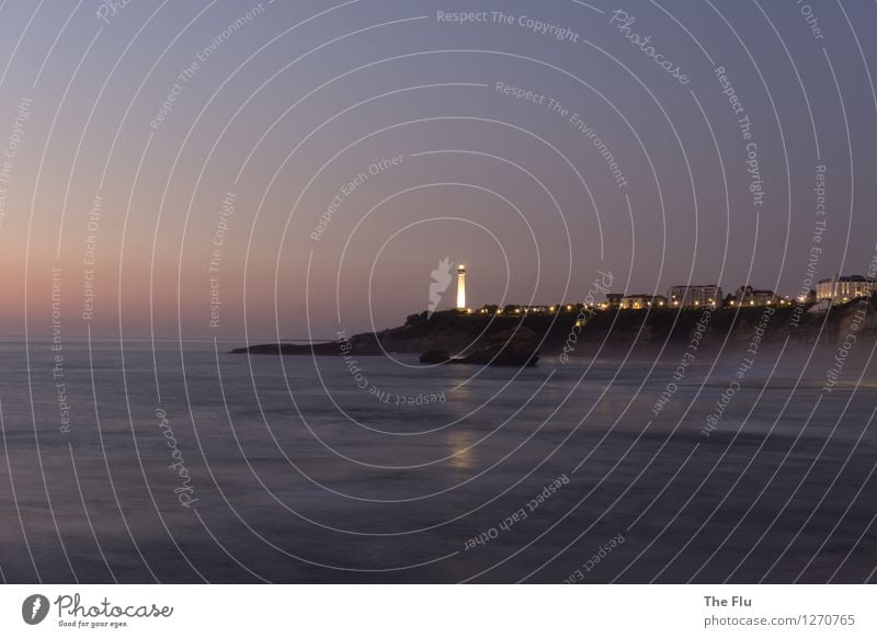 Leuchte, Turm, leuchte! Ferien & Urlaub & Reisen Tourismus Strand Wellen Landschaft Wasser Wolkenloser Himmel Schönes Wetter Küste Bucht Meer Atlantik Biarritz