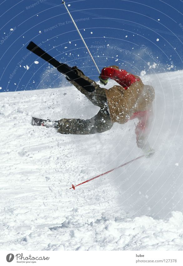 Skisturz Sturz Unfall springen Sport Spielen Schnee Skifahren Skiunfall Skisprung Skiverletzung
