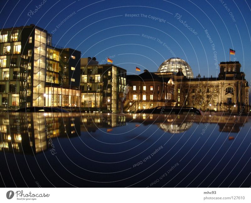 Politische Erleuchtung Spree Reflexion & Spiegelung Abenddämmerung Licht Langzeitbelichtung Politik & Staat Kunst Wahrzeichen Denkmal Berlin Deutscher Bundestag