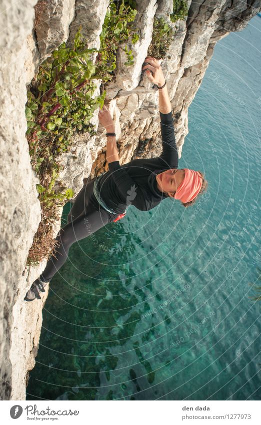 Deep water Soloing Schwimmen & Baden Freizeit & Hobby Ferien & Urlaub & Reisen Tourismus Sommer Klettern Bouldern feminin Junge Frau Jugendliche 1 Mensch