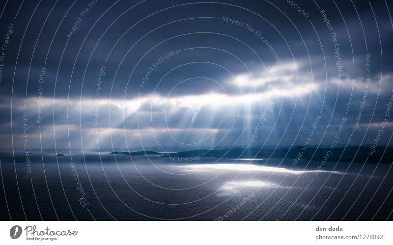 Godrays Natur Urelemente Wasser Wolken Gewitterwolken Sonnenlicht Klimawandel schlechtes Wetter Unwetter Sturm Regen Wellen Küste Meer Adria Insel Dugi Otok