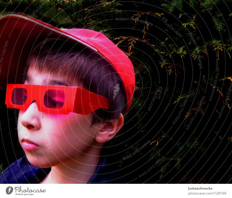 Superchecker rot Brille Sonnenbrille Porträt April Laune Kind Junge ernst Trauer Baseballmütze Mütze Helium skeptisch Langeweile Kommunizieren Schatten Wetter