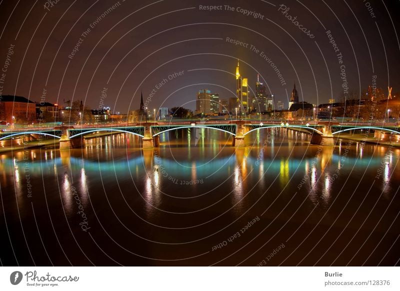 Frankfurter Brückenzauber Frankfurt am Main Nacht glänzend Licht Mainufer Farbe Lichterscheinung