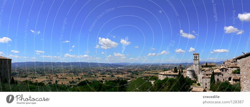 Blue sky Assisi Italien Panorama (Aussicht) Feld Landwirtschaft Stadt Wolken Kitsch Baum Sommer historisch Turm Himmel blau groß Panorama (Bildformat)