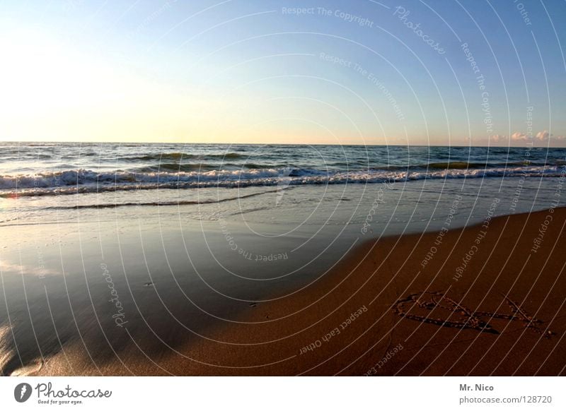 zwei Herzen im Sand verdeckt dunkel 2 Zusammensein Verbundenheit gemalt Strand Panorama (Aussicht) Romantik Ferien & Urlaub & Reisen Partnerschaft Gegenlicht
