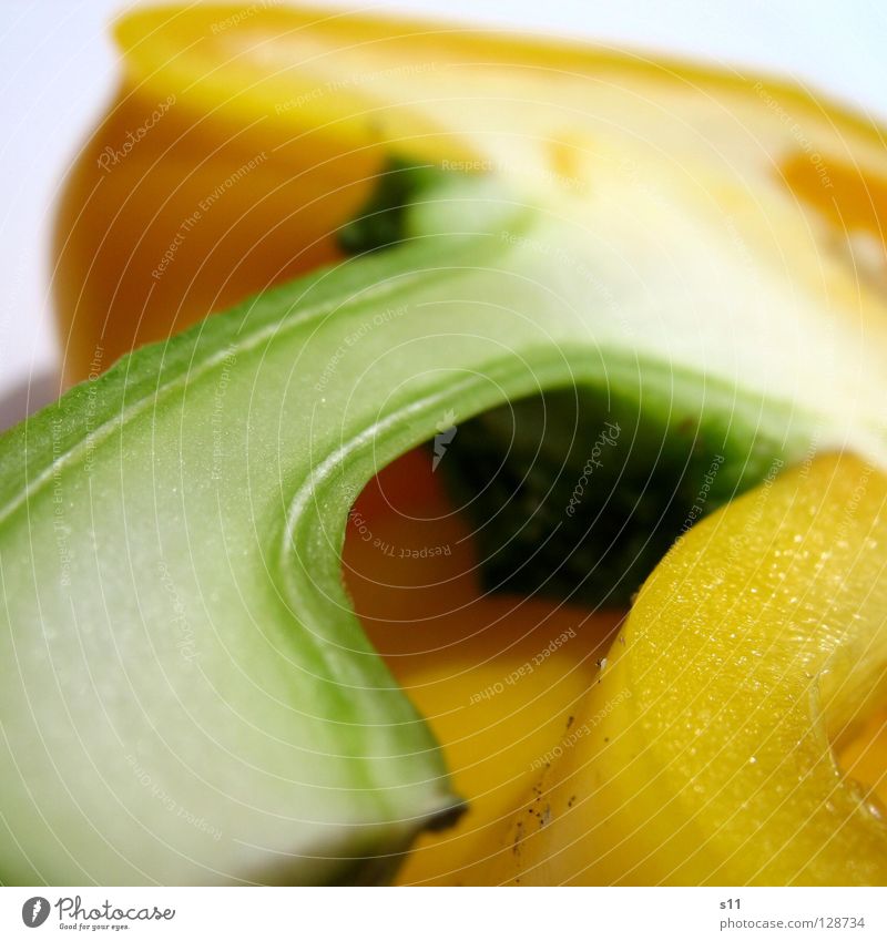 PaprikaDetail Peperoni Gesundheit Vitamin Hälfte Lebensmittel kochen & garen Zutaten grün gelb weiß Pflanze Ernährung Gesunde Ernährung Stengel Quadrat quer