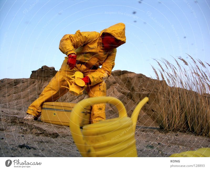 ich geb dir kanne ! Gießkanne Mars Anzug Kannen gelb Arbeitsanzug sinnlos grau-gelb hellbraun Arbeitsbekleidung Eigelb 9 unsinnig Hügel Erde Schutzanzug