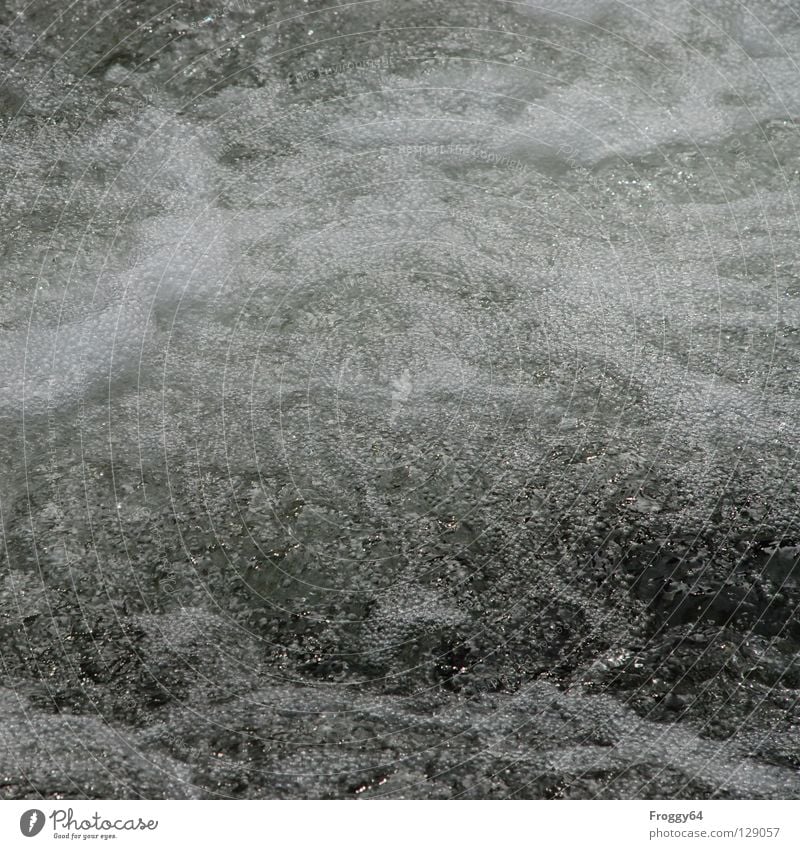 Schaumbad nass Wellen Luftblase spritzen kalt Bach Wildbach Wasserwirbel Fluss Mineralwasser Berge u. Gebirge Wasserfall