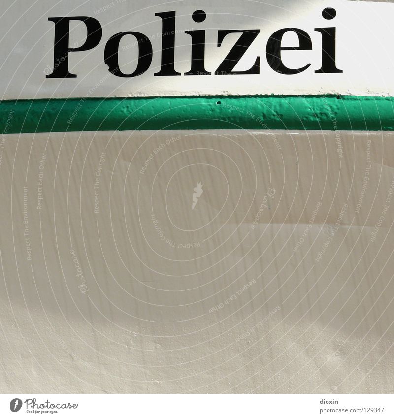 Polizei Überwachung Buchstaben Schriftzeichen Polizeiboot Wasserschutzpolizei Wort Lateinische Schrift Textfreiraum unten Detailaufnahme Bildausschnitt