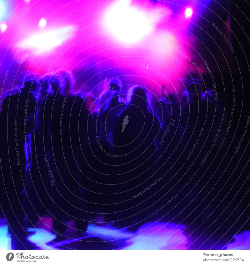 Concert Farbfoto mehrfarbig Nacht Licht Schatten Silhouette Freude Nachtleben Entertainment Party Veranstaltung Musik Club Disco Diskjockey ausgehen