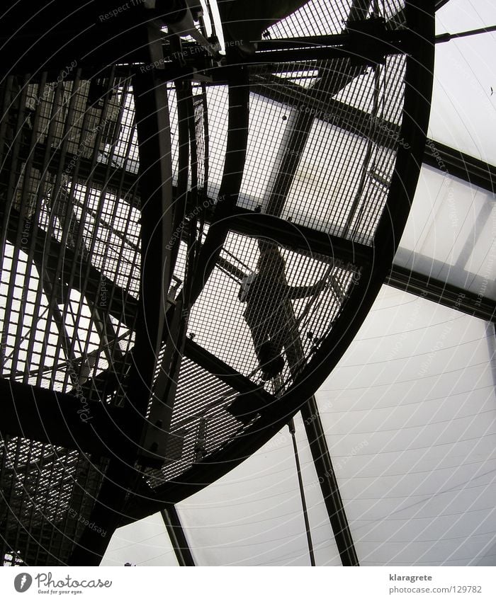 auf der Treppe Stahl Stahlverarbeitung aufsteigen Gitter Mann Acryl Wendeltreppe modern Himmel Geländer Abstieg Fahrstuhl Drahtseil oben