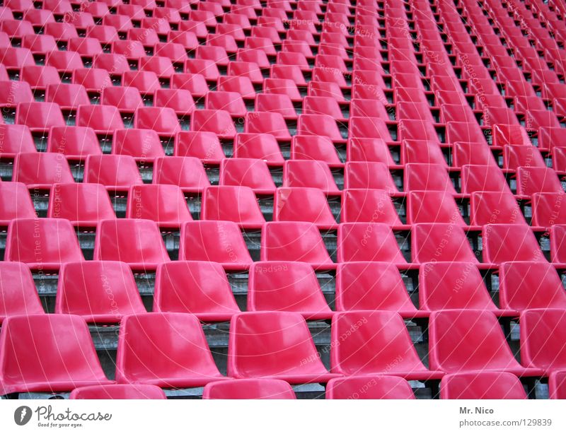 think pink Stuhl Bestuhlung Sitzgelegenheit Platz hinsetzen diagonal rosa knallig verrückt grell Stadion Sitzreihe glänzend abstrakt graphisch Freizeit & Hobby