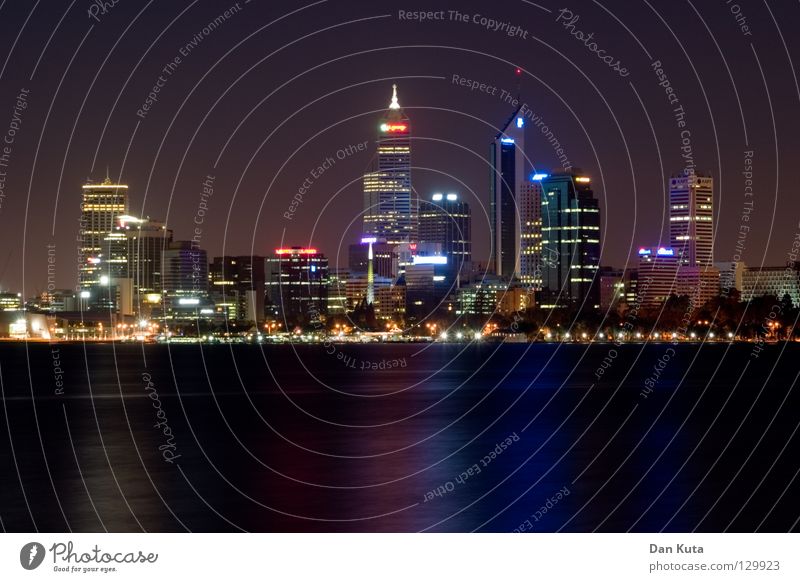 Gotham City Perth Australien Nacht direkt Reflexion & Spiegelung Oberfläche nass Hochhaus schwindelig fantastisch Macht ungeheuerlich traumhaft träumen