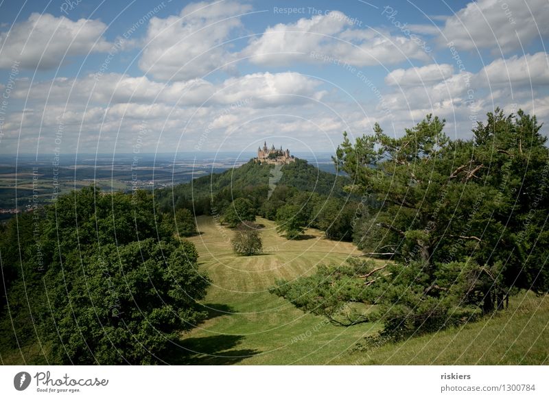 auf zur Burg! Umwelt Natur Landschaft Wolken Sommer Schönes Wetter Wald Hügel Berge u. Gebirge Burg oder Schloss Sehenswürdigkeit Wahrzeichen wandern ästhetisch