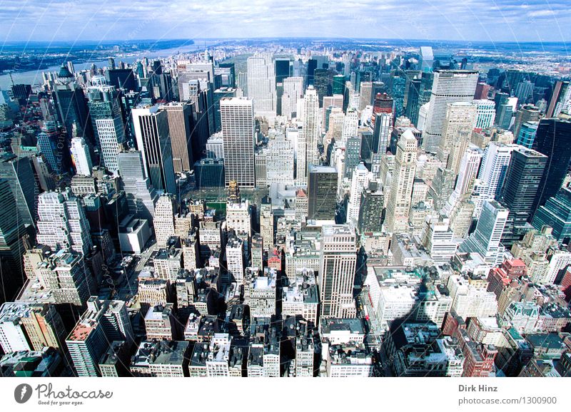 Manhattan II Hauptstadt Stadtzentrum überbevölkert Haus Hochhaus Bankgebäude Bauwerk Gebäude Sehenswürdigkeit Wahrzeichen hoch Horizont Macht Symmetrie Ferne