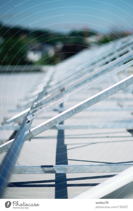 PV-Bau Solarzelle Sonnenenergie Detailaufnahme PV-Anlagenbau Systemträger Solardach Photovoltaikanlage Baustelle Solargarage