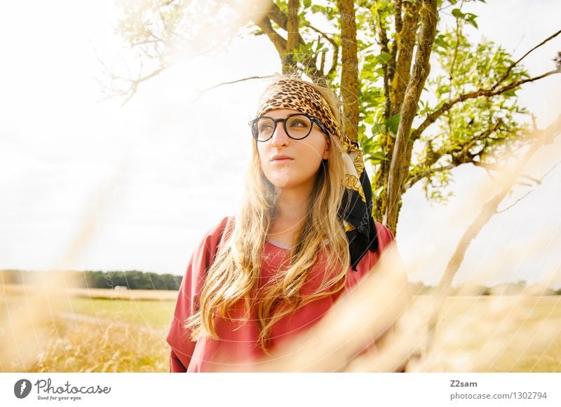 Squaw Lifestyle elegant Stil schön feminin Junge Frau Jugendliche 18-30 Jahre Erwachsene Natur Landschaft Sommer Schönes Wetter Pflanze Baum Gras Sträucher