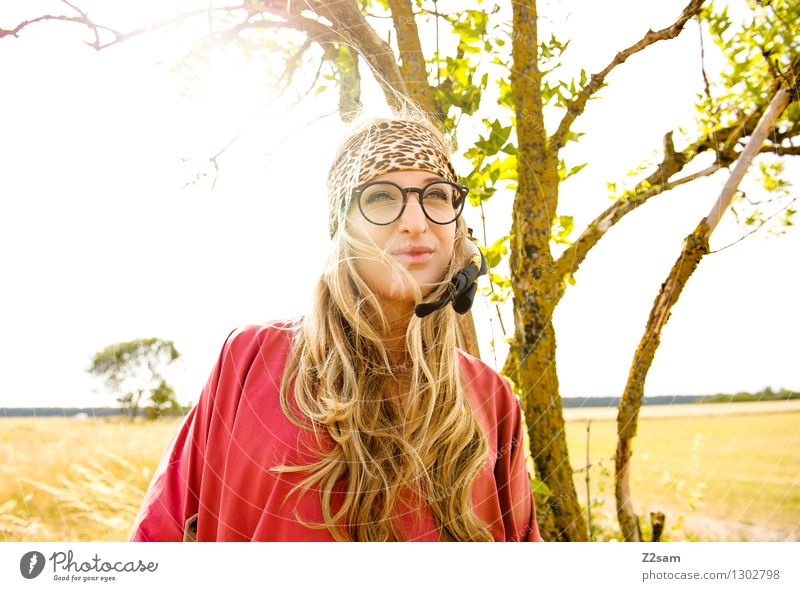 Squaw Lifestyle elegant Stil Freiheit Sommer feminin Junge Frau Jugendliche 18-30 Jahre Erwachsene Mode Bluse rosa Piercing Brille Kopftuch blond langhaarig