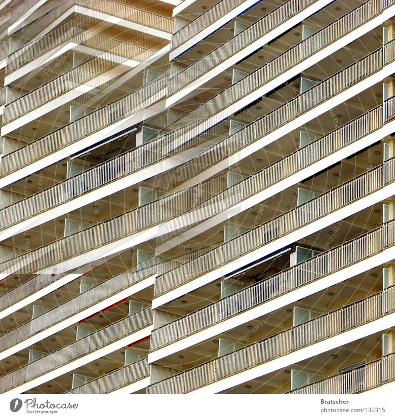 Kapitalistische Utopie Kapitalismus Mallorca Ballermann Spanien Costa del Sol Costa Brava Italien Ferien & Urlaub & Reisen Billig Hotel Haus Balkon Westen