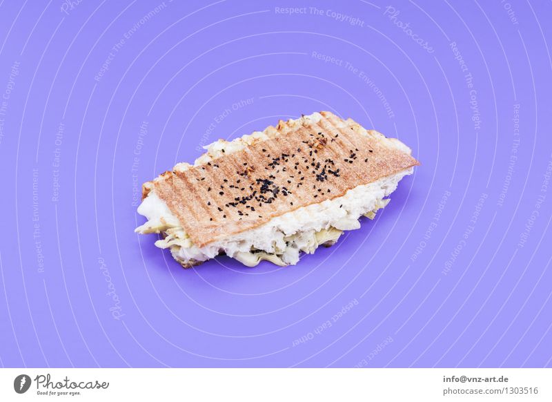 Sandwich Belegtes Brot Snack Toastbrot Werkstatt Blitzlichtaufnahme Farbe Speise Essen Foodfotografie Mahlzeit graphisch lecker herzhaft Geschmackssinn