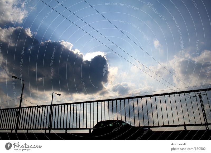 Himmelfahrt Wolken Kabel fahren Laterne Verkehr Straßenverkehr Brückenbau Schnellstraße Umwelt Umweltverschmutzung Feinstaub Verkehrssicherheit Sicherheit