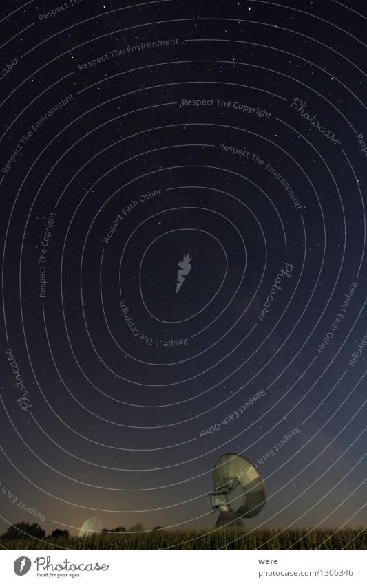 Ist da jemand? Spiegel Wissenschaften Nachthimmel Observatorium Antenne beobachten hören Astronaut Astronomie Bayern Deutschland Erdfunkstation Forchung Galaxie