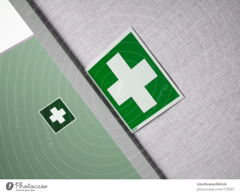firstAid Erste Hilfe grün Dienstleistungsgewerbe first aid Rücken