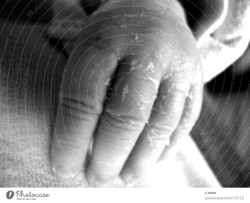 Marlas Hand Baby Finger Kinderhand Schwarzweißfoto