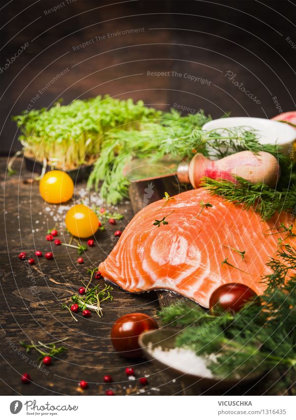 Fine Lachsfilet mit frischen Kräutern fürs Kochen Lebensmittel Fisch Gemüse Kräuter & Gewürze Öl Ernährung Abendessen Festessen Bioprodukte