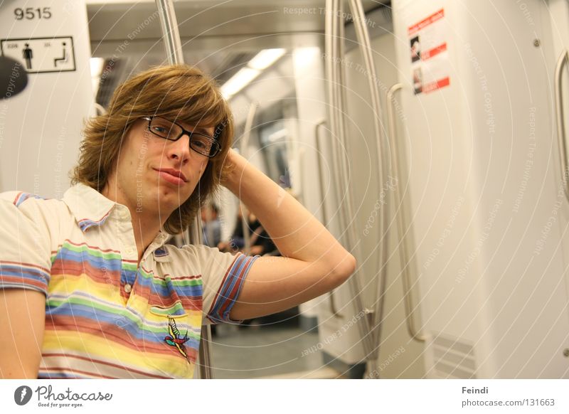 Hi Guys U-Bahn lässig Porträt Brille bequem Pause Barcelona Austin Powers Michael Knight Öffis sitzen