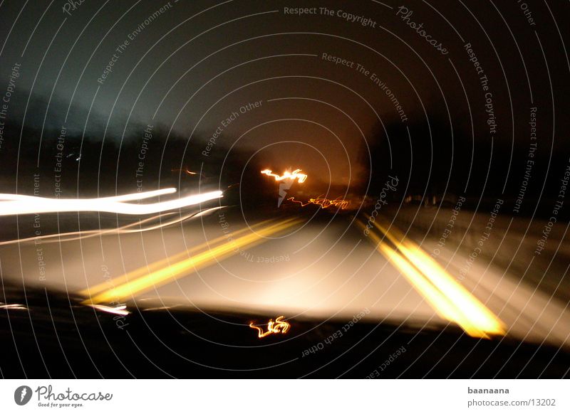 Nightshot Autobahn Geschwindigkeit Nacht Langzeitbelichtung schnelles Fahren