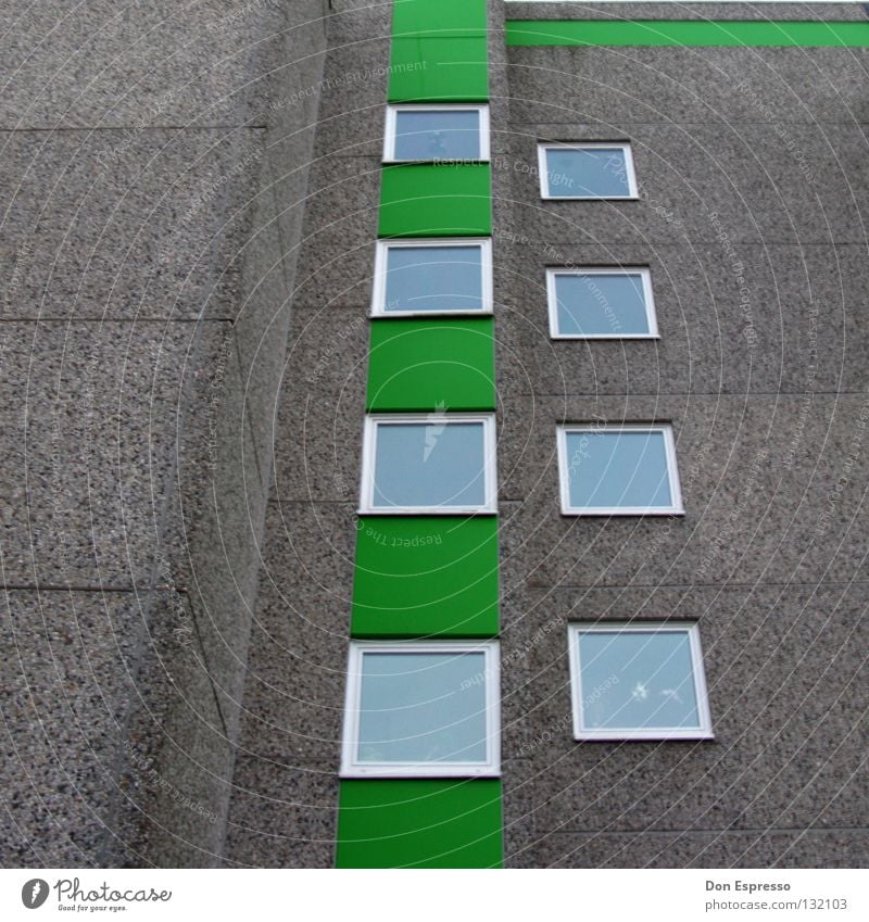LINES II Haus grün Fenster Fassade Mauer grau Fensterscheibe Hochhaus Stadt Plattenbau Bremerhaven Ghetto Etage trist Arbeitslosigkeit Detailaufnahme Linie