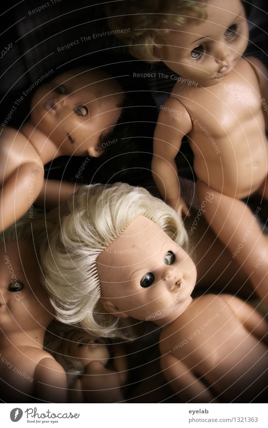 Gruppensex Spielen Kinderspiel Mensch feminin Homosexualität Mädchen Menschengruppe Haare & Frisuren Spielzeug Puppe Kunststoff alt blond gruselig kuschlig