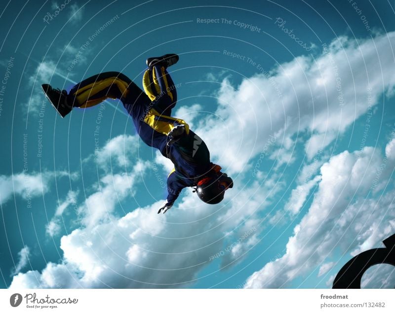 500 Wolken Aktion Sport Jubiläum Helm Schutzhelm Fallschirm springen Schwerelosigkeit Schweiz Strömung Zufriedenheit Windzug Schweben Manöver lässig